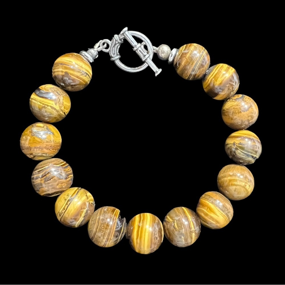 MENS TIGER EYE BRACELET WITH SILVER PLATED CLASP. MEASURES 9 1/2 INCHS ☑️
